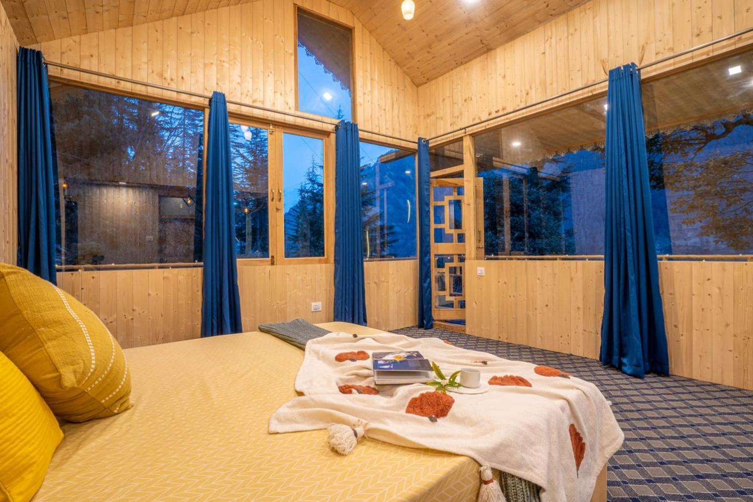 הוילה Into The Woods Treehouse Jibhi מראה חיצוני תמונה