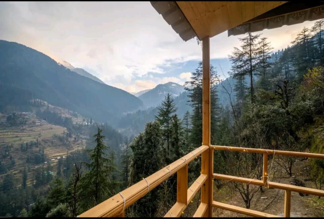 הוילה Into The Woods Treehouse Jibhi מראה חיצוני תמונה