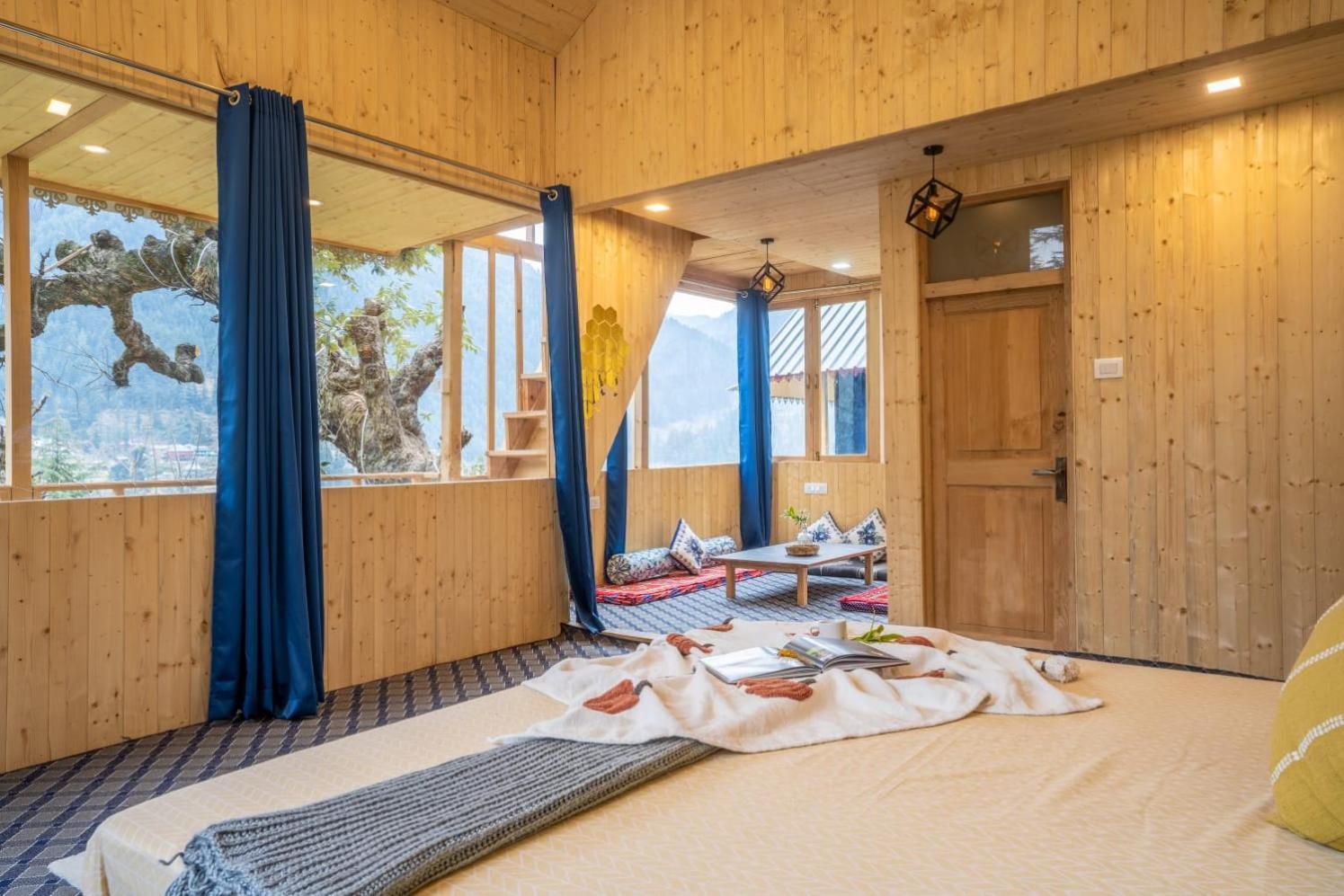 הוילה Into The Woods Treehouse Jibhi מראה חיצוני תמונה